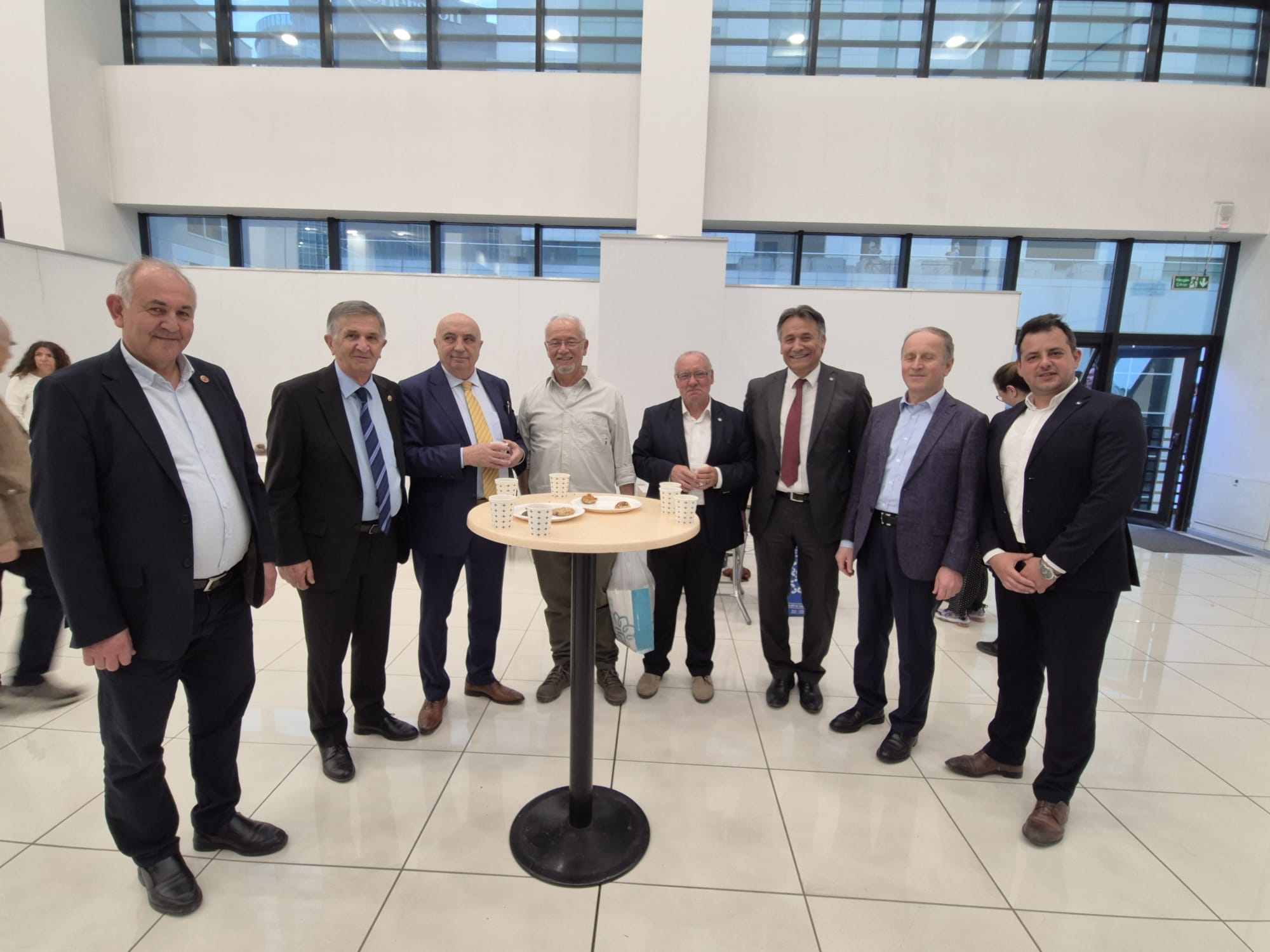 MESLEKTE 50. VE 30. YILINI TAMAMLAYAN MESLEKTAŞLARIMIZA PLAKET TAKDİM TÖRENİ DÜZENLENDİ.