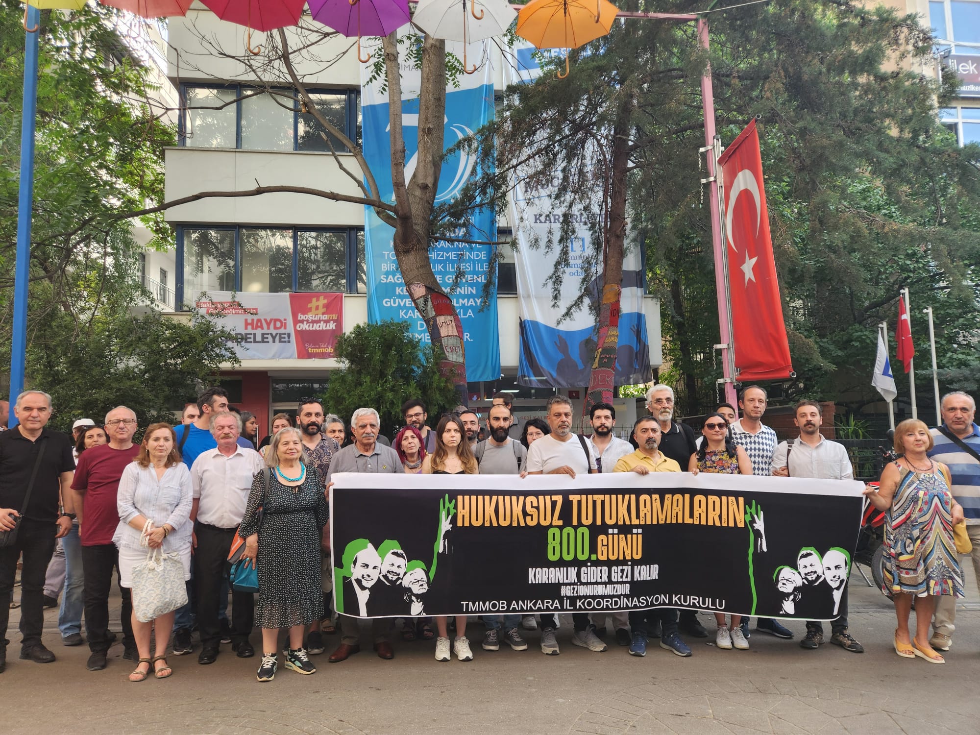 GEZİ DİRENİŞÇİLERİNİN HUKUKSUZ TUTUKLULUKLARININ 800. GÜNÜNDE BASIN AÇIKLAMASI