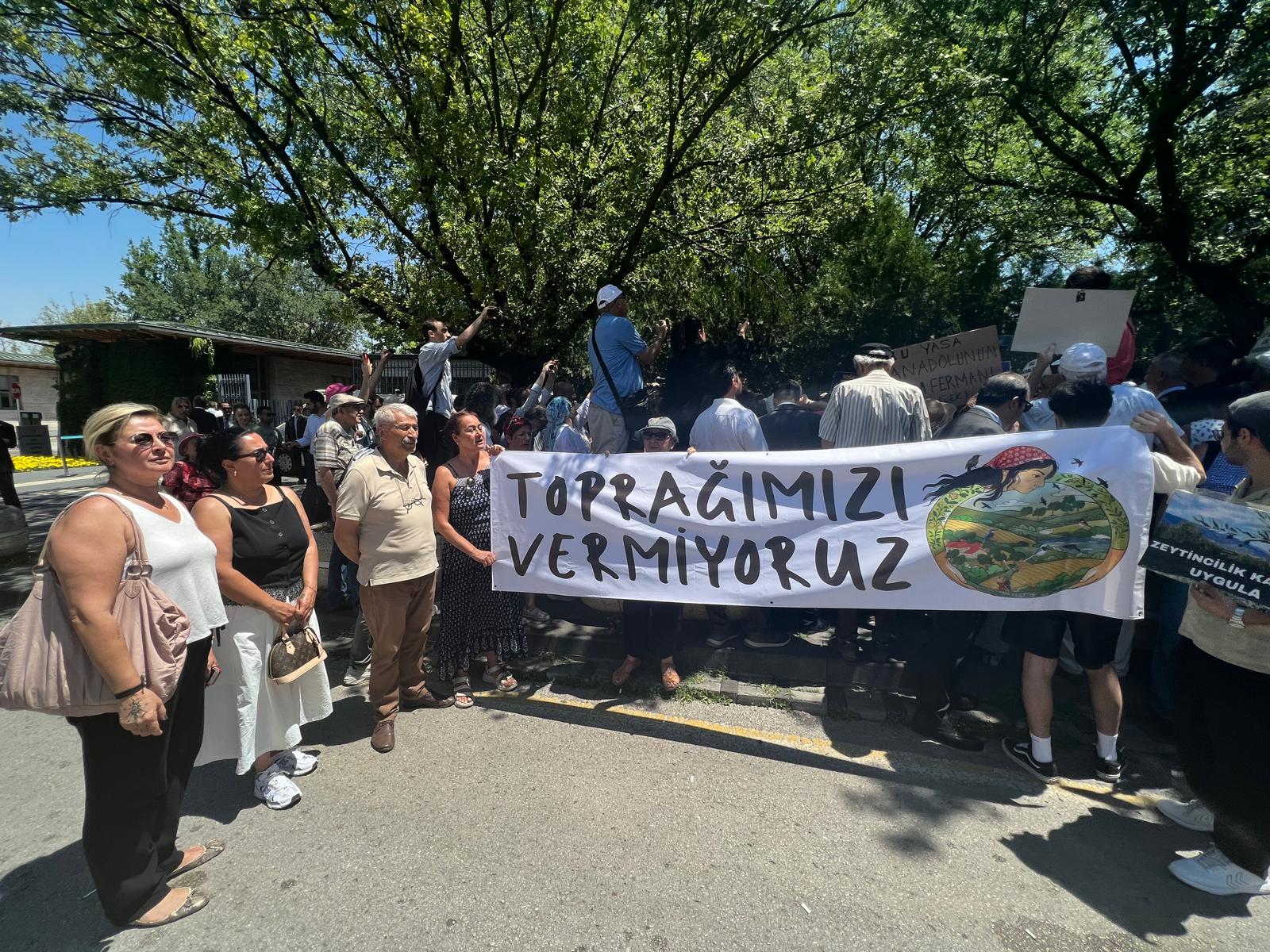 ZEYTİNLİKLERİN MADENE AÇILMASINA KARŞI TBMM ÖNÜNDE EYLEME DESTEK VERDİK
