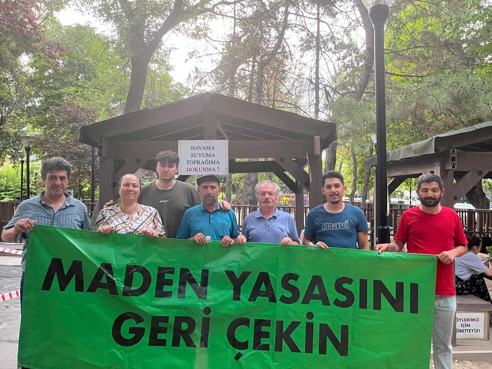 ZEYTİNLİKLERİ İÇİN DİRENEN KÖYLÜLERİ CEMAL SÜREYA PARKI’NDA ZİYARET ETTİK.