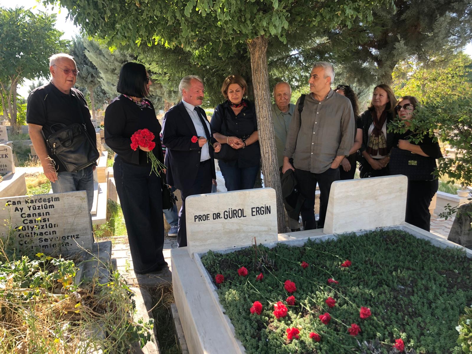 PROF. DR. GÜROL ERGİN’İ VEFATININ 9. YILINDA MEZARI BAŞINDA SAYGIYLA ANDIK