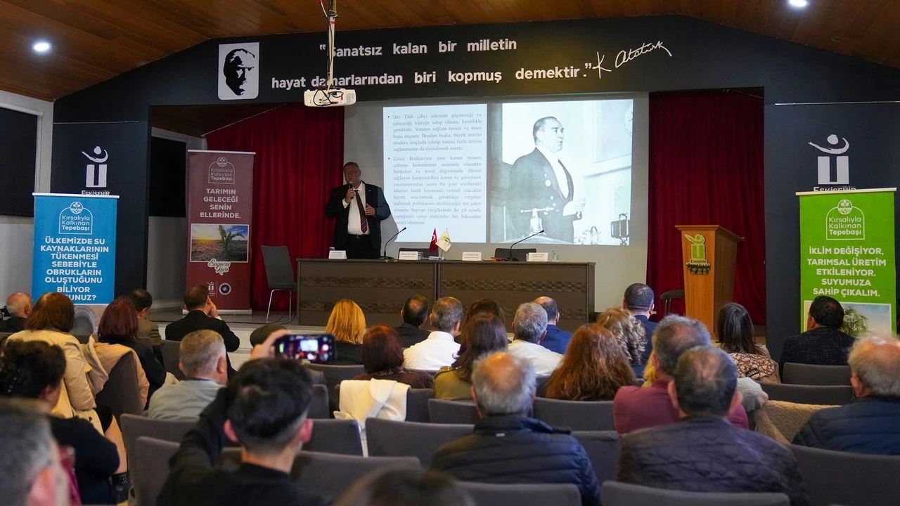 ESKİSEHİR.NET-ESKİŞEHİR'DE 'ATATÜRK VE TARIM' SÖYLEŞİSİ GERÇEKLEŞTİRİLDİ-2 KASIM 2025