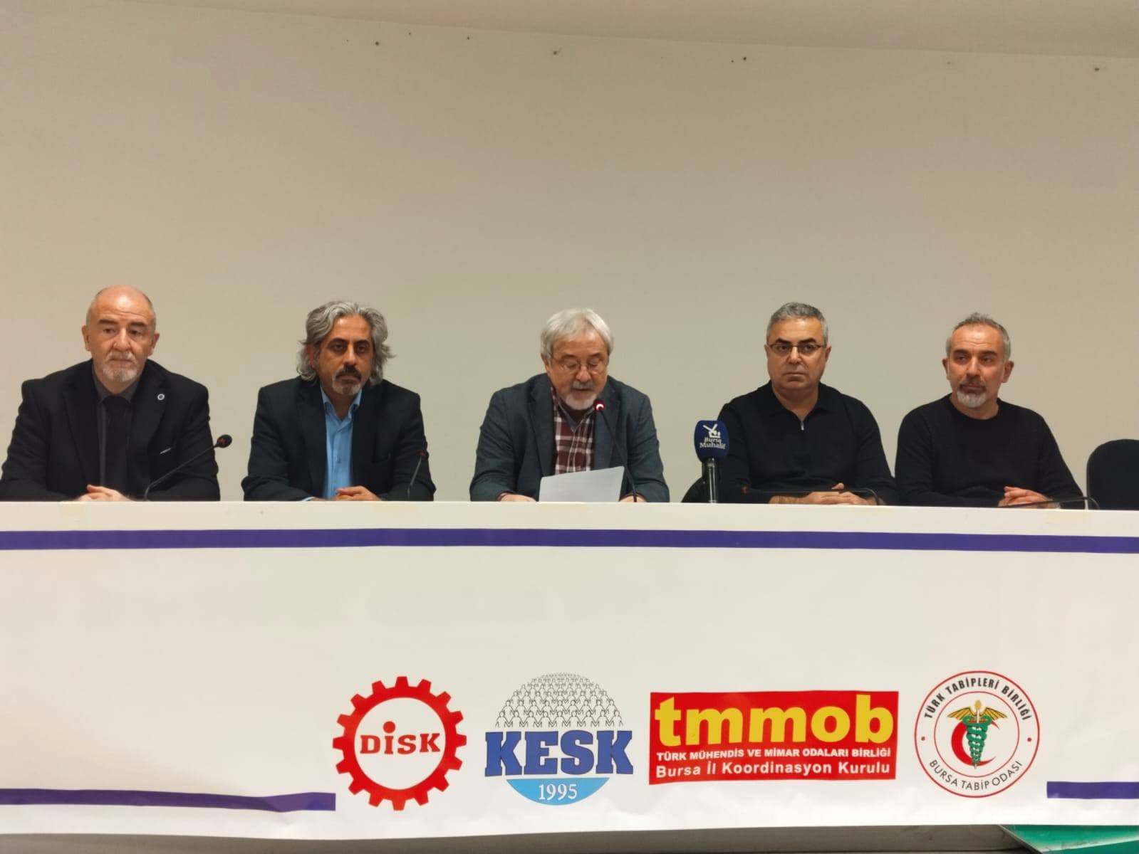 BASIN AÇIKLAMASI: EMEĞİMİZE, GELECEĞİMİZE VE YAŞAMLARIMIZI HİÇE SAYAN ZAM ORANLARINI VE SEFALET DÜZENİNİ KABUL ETMİYORUZ.