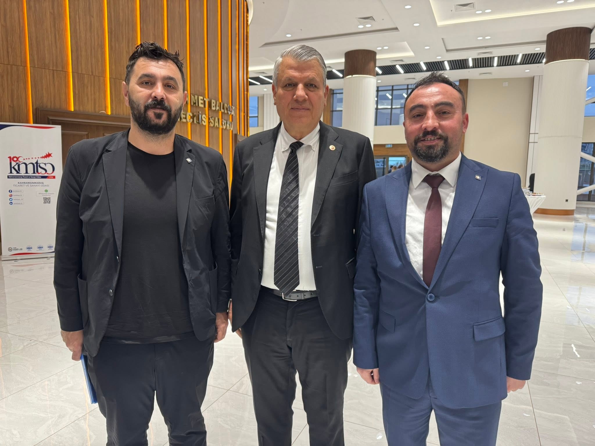 KAHRAMANMARAŞ ZMO OLARAK ŞEHRİMİZİ ZİYARETLERİ KAPSAMINDA CUMHURİYET HALK PARTİSİ GENEL BAŞKANI SAYIN ÖZGÜR ÖZEL’LE KAHRAMANMARAŞ TİCARET ODASINDA DÜZENLENEN TOPLANTIYA KATILDIK.