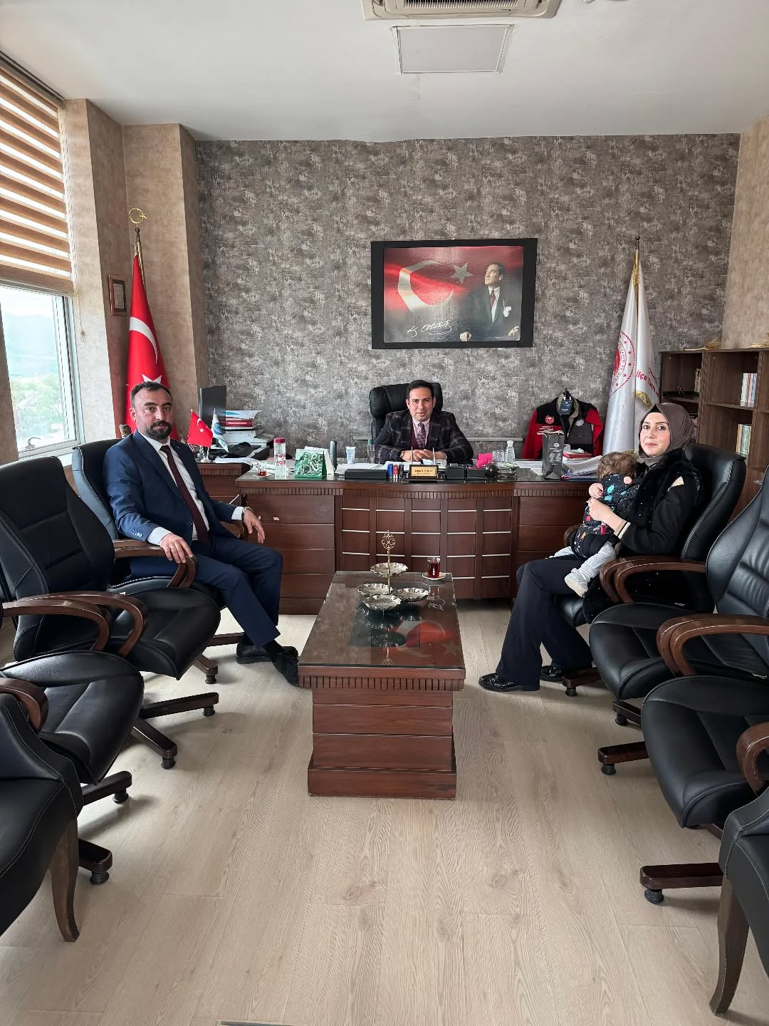 ONİKİŞUBAT TARIM İLÇE MÜDÜRLÜĞÜ ZİYARETİMİZDE MESLEKTAŞLARIMIZ İLE BİR ARAYA GELDİK.
