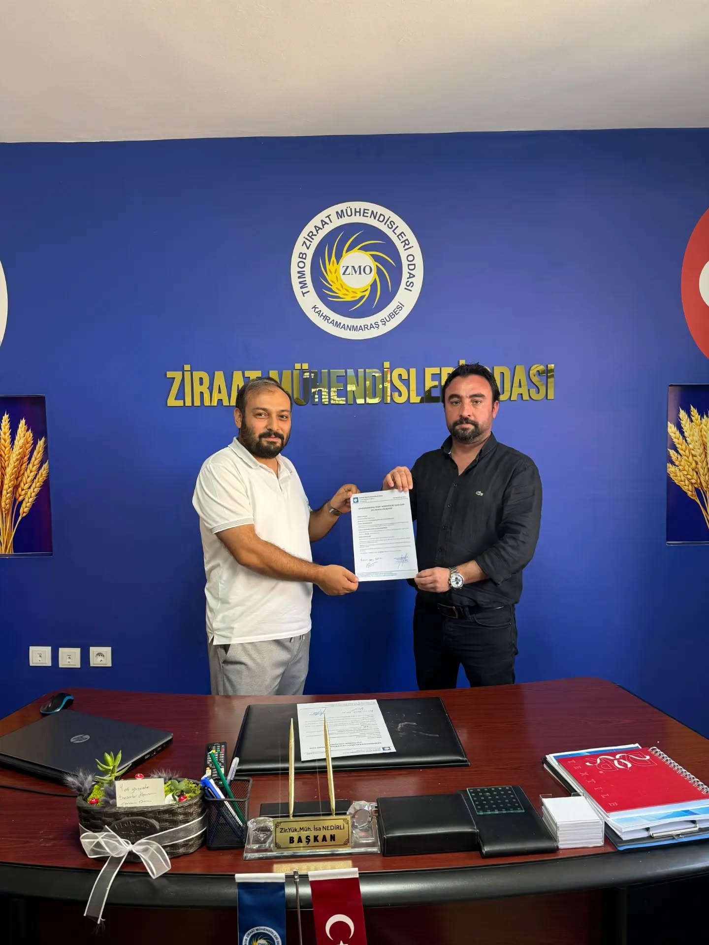 ZİRAAT MÜHENDİSLERİ ODASI KAHRAMANMARAŞ ŞUBESİ İLE ARENSA GARAJ ARASINDA İMZALANAN İNDİRİM PROTOKOLÜ BAŞKANIMIZ İSA NEDİRLİ VE ODAMIZ ÜYESİ REMZİ KIRICI'NIN KATILIMLARIYLA GERÇEKLEŞTİRİLMİŞTİR.