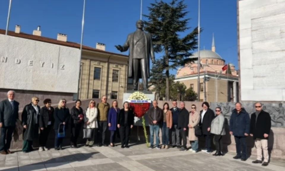 TIP BAYRAMI ÇELENK SUNUMU MERASİMİNE ŞUBE BAŞKANIMIZIN KATILIMI