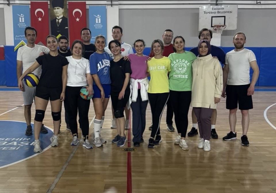 VOLEYBOL MAÇLARI TÜM HIZIYLA DEVAM EDİYOR