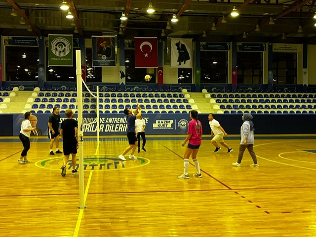 TMMOB ZMO ESKİŞEHİR ŞUBESİ VOLEYBOL SAHALARINDA
