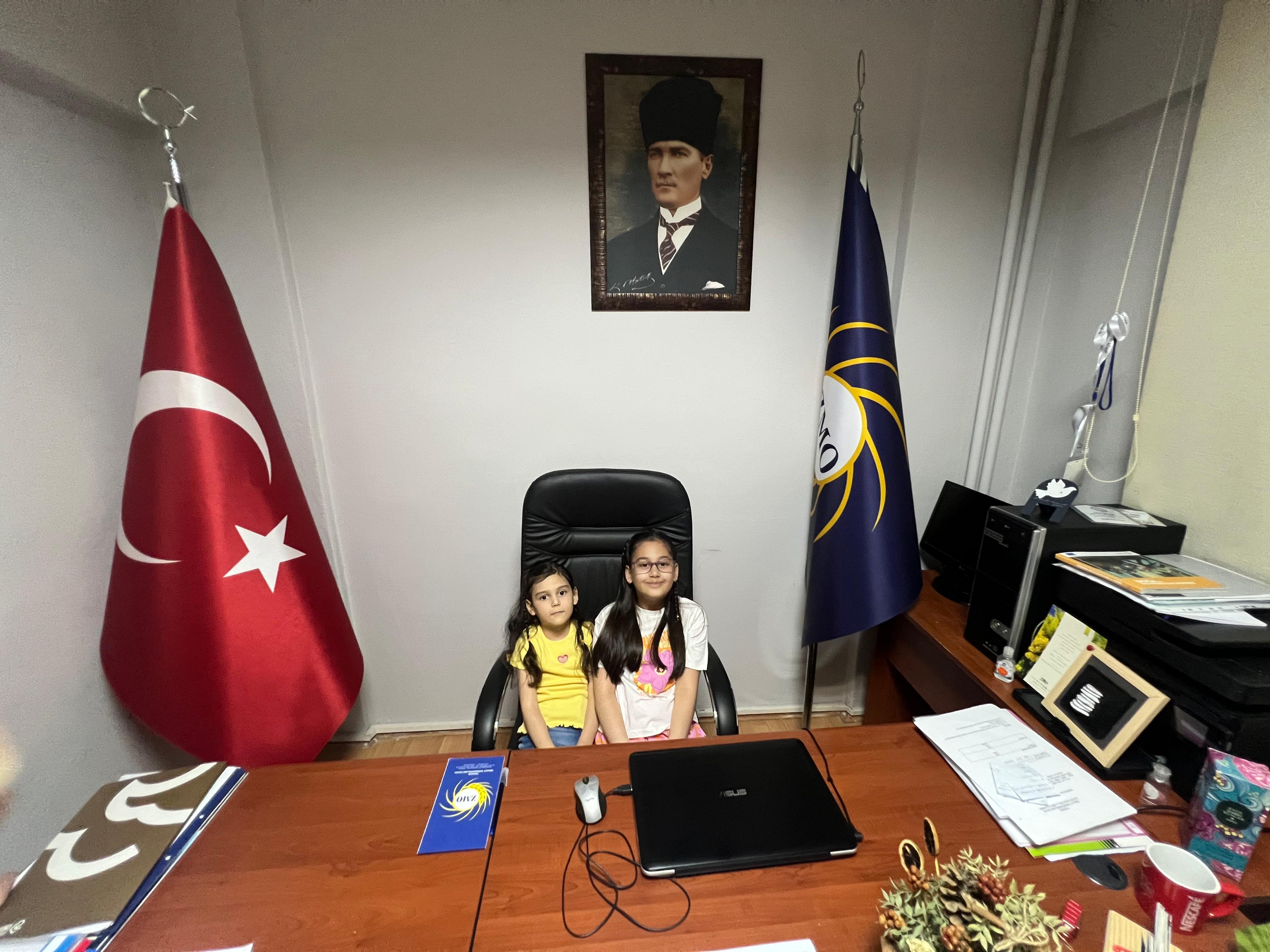 2 EYLÜL GAZETESİ: ZİRAAT MÜHENDİSLERİ ODASINDA BAŞKAN KOLTUĞUNA İKİ ÇOCUK OTURDU-23 NİSAN 2025