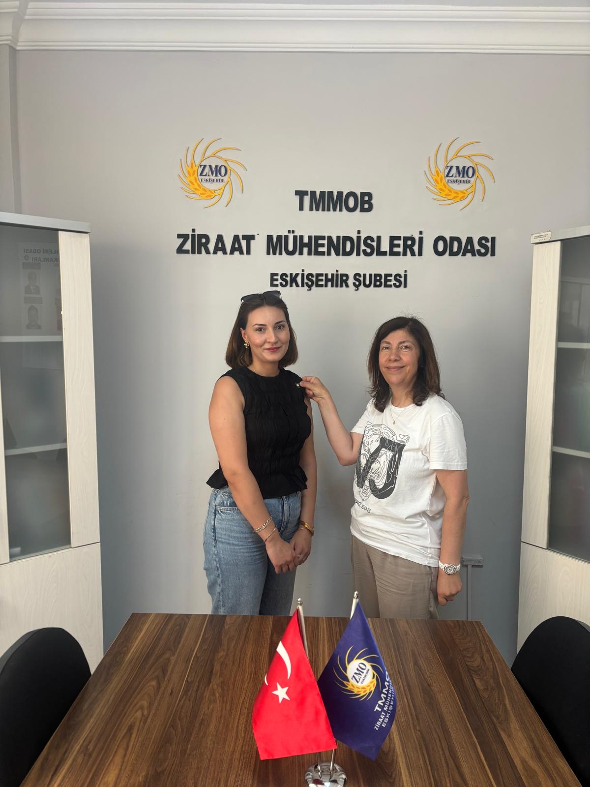 YENİ ŞUBE ÜYEMİZE ROZET TAKDİMİ VE BİLGİLENDİRME