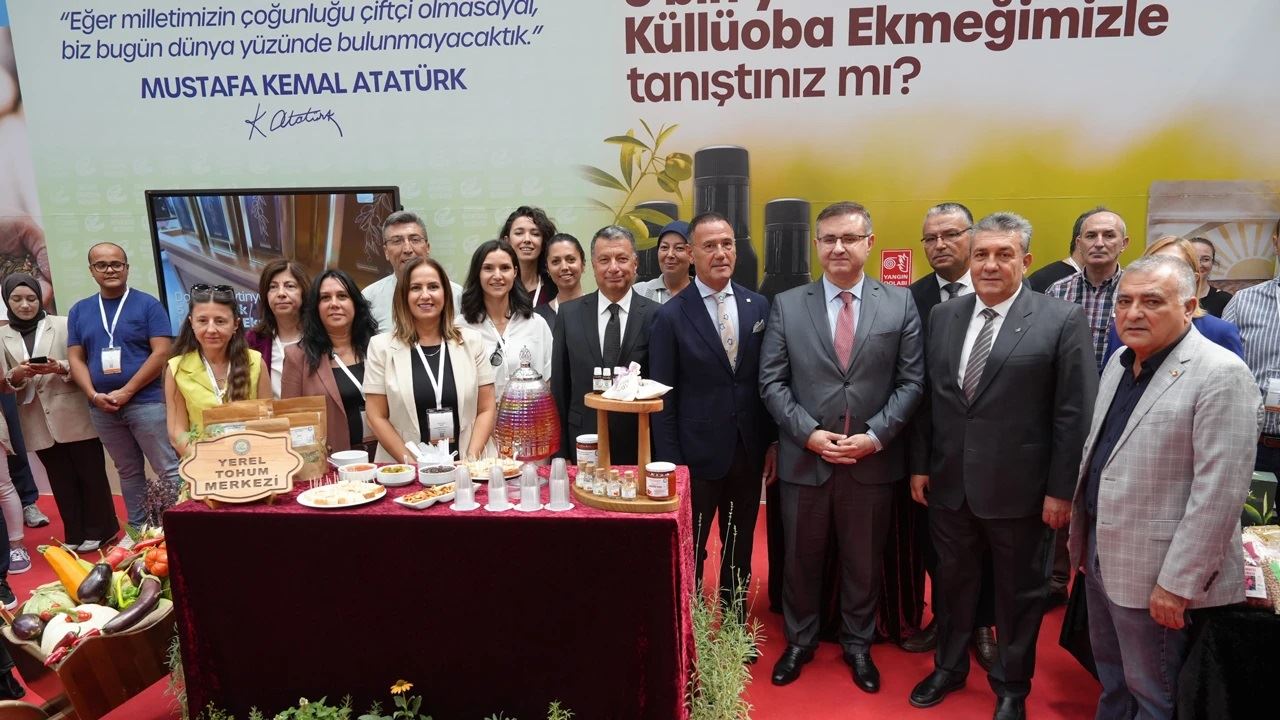 ESGAZETE: TARIM FUARINDA BÜYÜKŞEHİR STANDINA BÜYÜK İLGİ-2 EYLÜL 2025