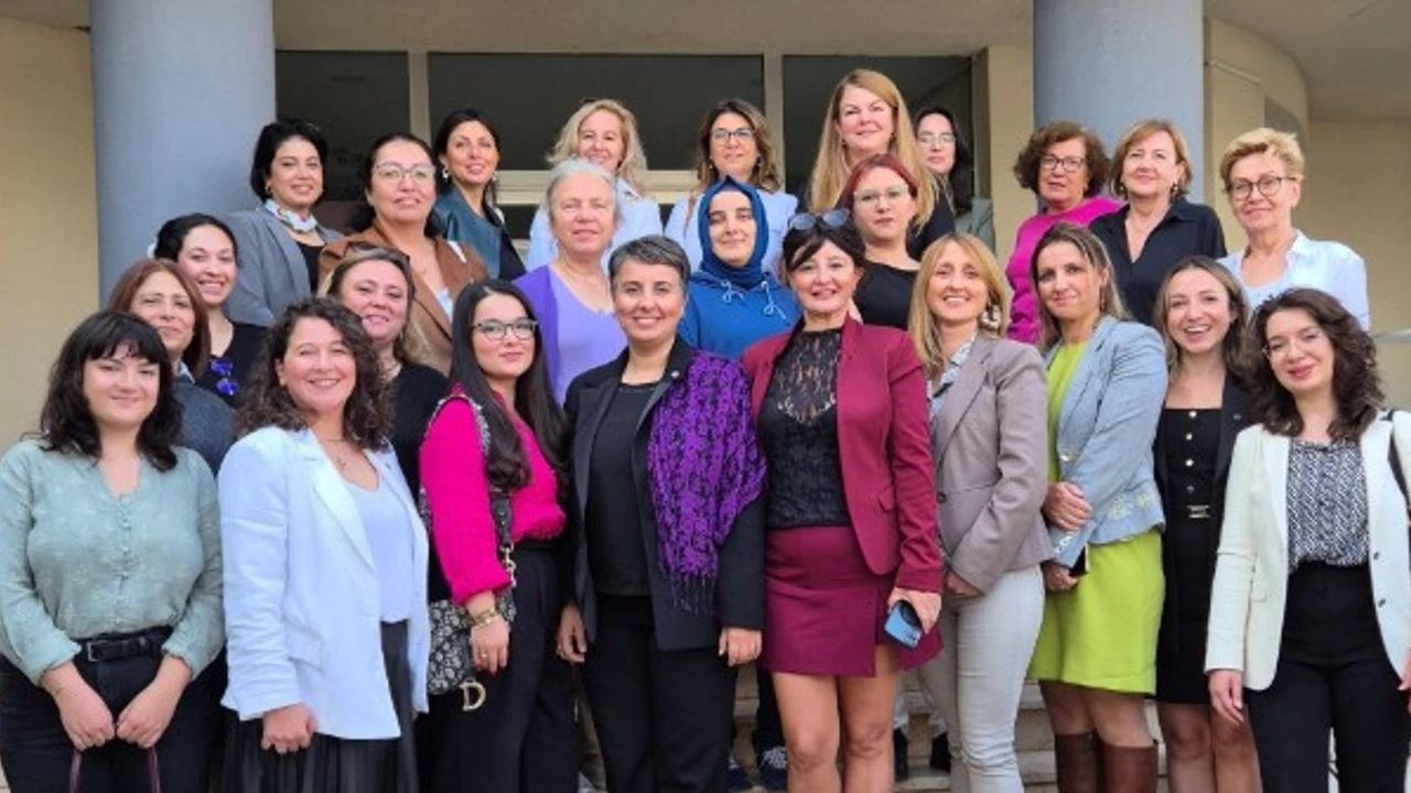 ES GAZETE: TMMOB KADIN KURULTAYI ESKİŞEHİR’DE YAPILDI-30 EYLÜL 2025