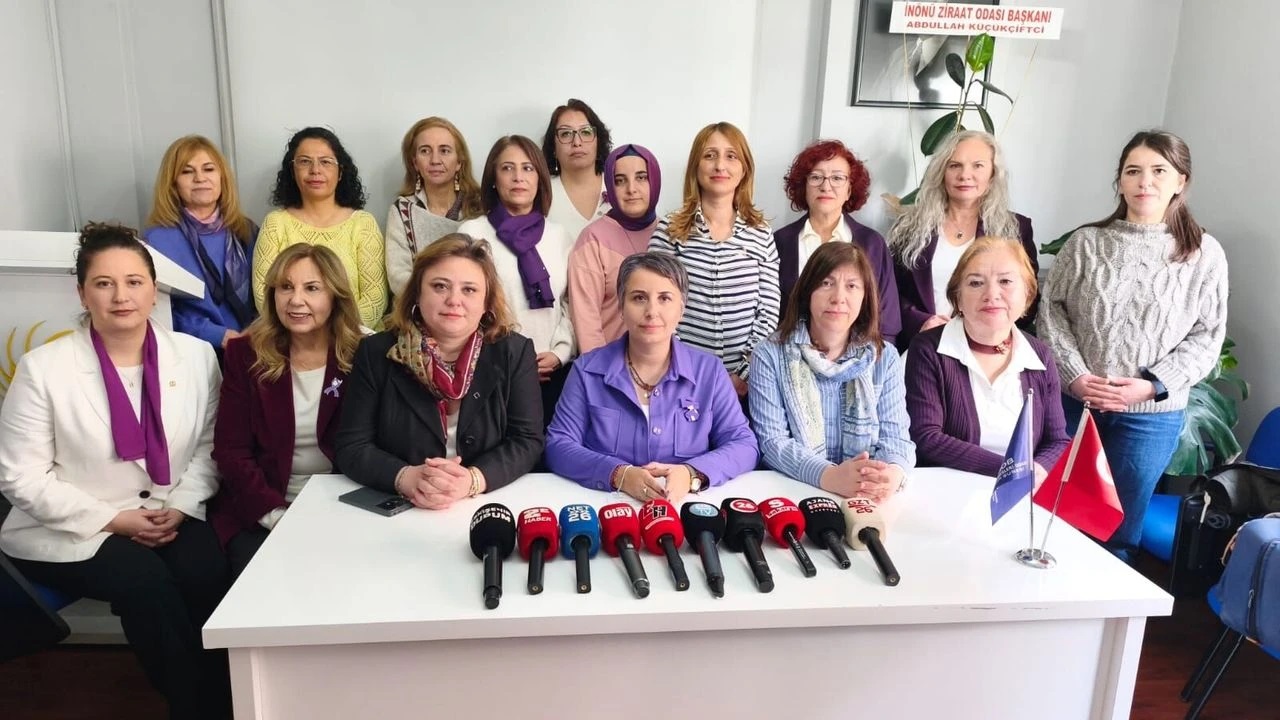 2 EYLÜL GAZETESİ: ESKİŞEHİR’DE TMMOB KADIN ÇALIŞMA GRUBU’NDAN 8 MART AÇIKLAMASI: “EŞİT VE İNSANCA YAŞAM HAKLARIMIZA SAHİP ÇIKIYORUZ”-6 MART 2026