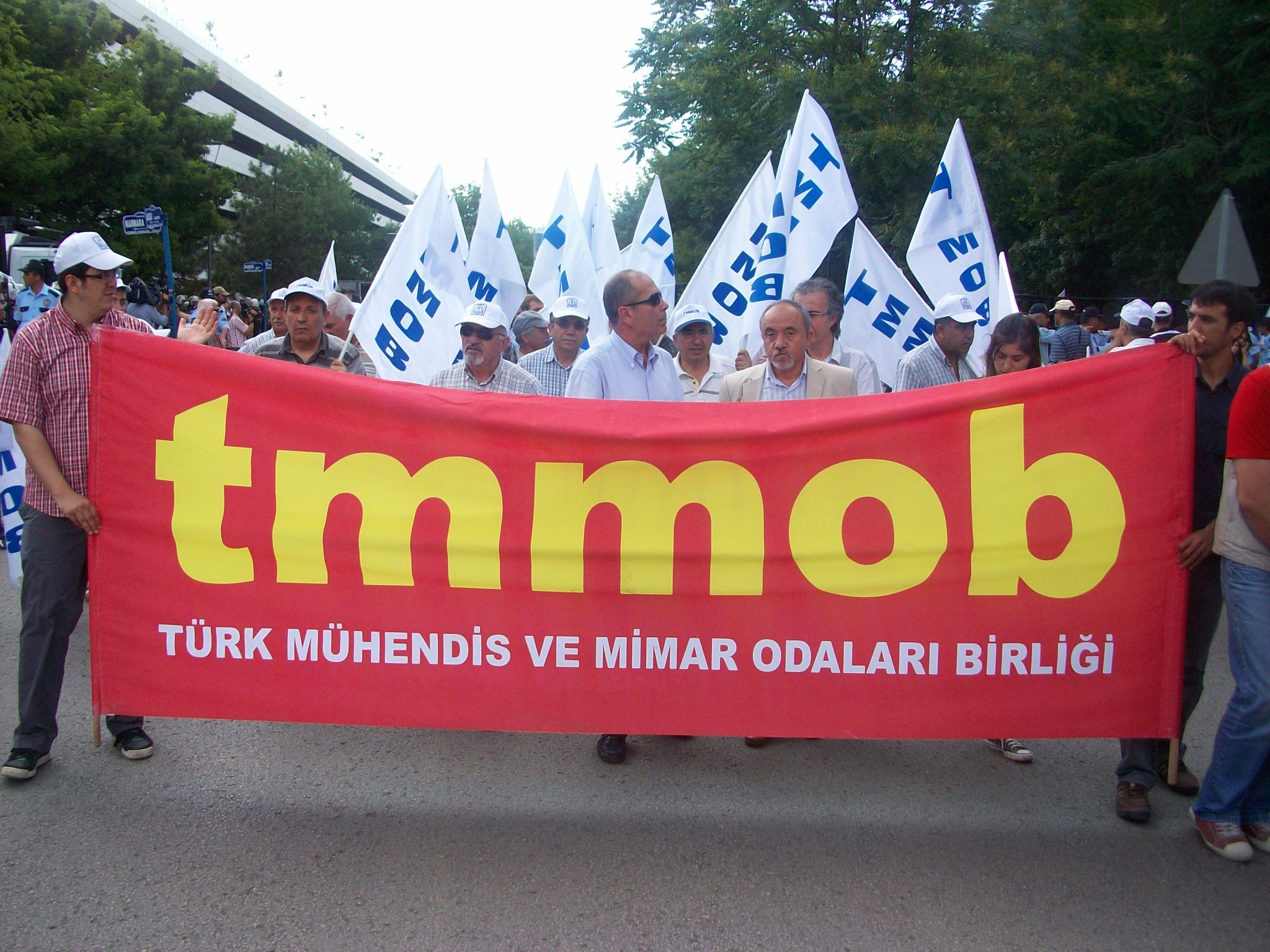 SİVAS KATLİAMI LANETLENDİ