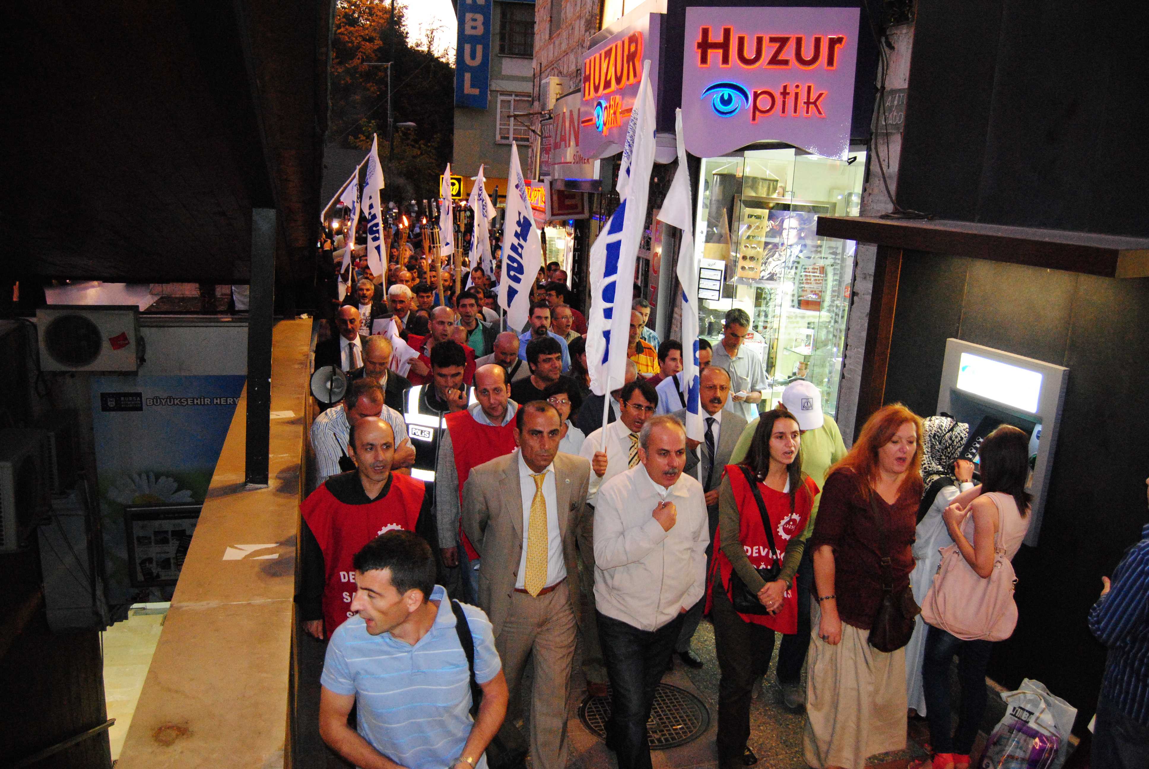 TÜM TEMEL HAKLARIMIZ İÇİN İNSANCA YAŞAMI SAVUNUYOR, EŞİT, ÖZGÜR, DEMOKRATİK BİR TÜRKİYE İSTİYORUZ