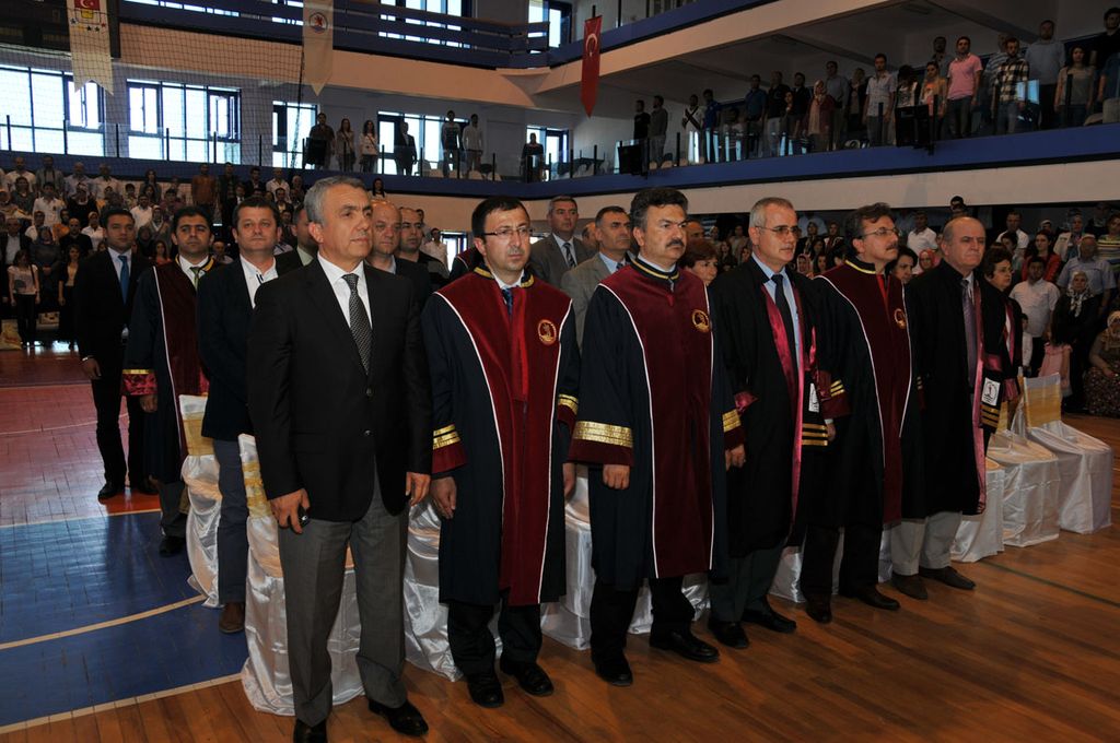 ZİRAAT FAKÜLTESİNDE MEZUNİYET SEVİNCİ
