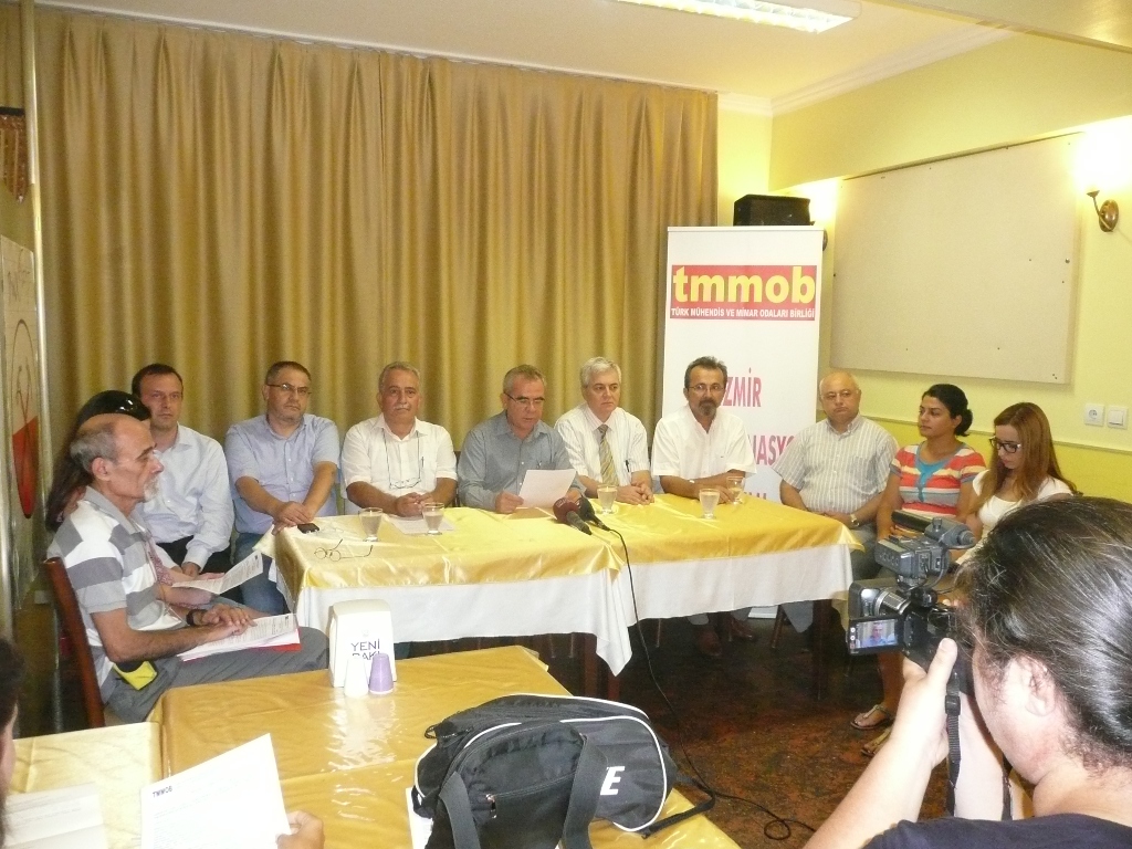 TMMOB İZMİR İKK BASIN AÇIKLAMASI: İZMİR’DE DE YAPI DENETİMİNDE KAMUSAL DENETİM ORTADAN KALDIRILMIŞ VE KURALSIZ SAĞLIKSIZ YAPILAŞMANIN ÖNÜ AÇILMIŞTIR 