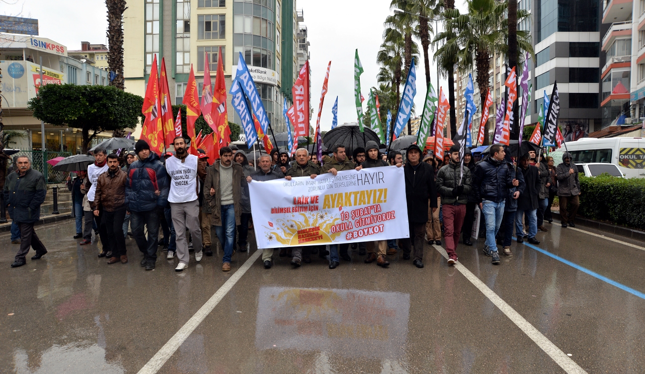 LAİK VE BİLİMSEL EĞİTİM İÇİN YÜRÜDÜLER