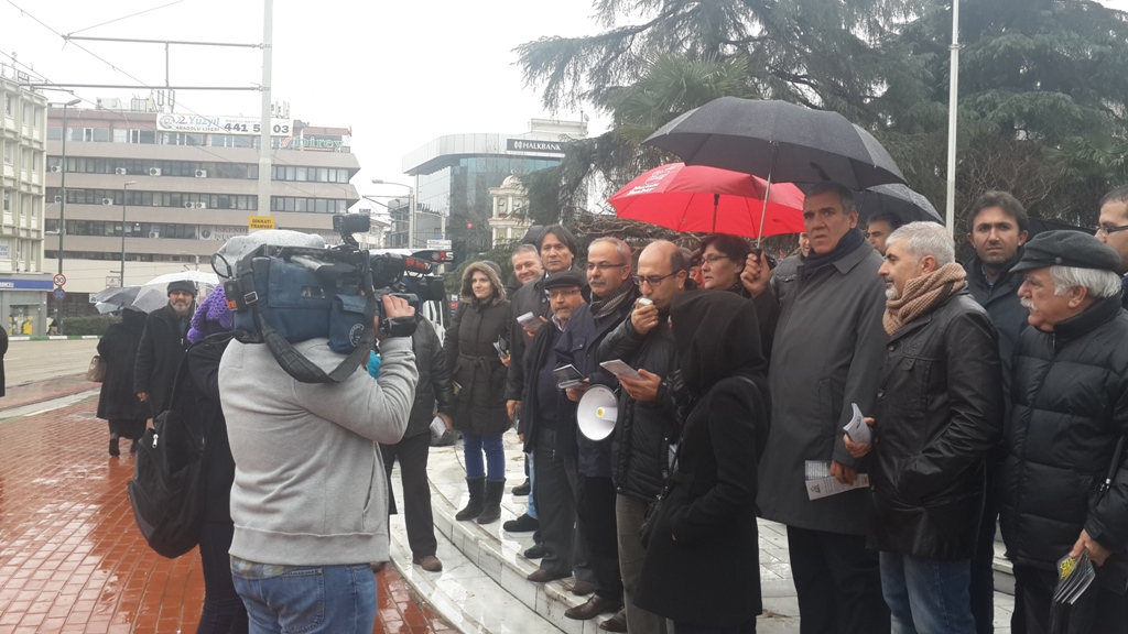 TMMOB BURSA İKK TARAFINDAN`TORBA YASA` BROŞÜR DAĞITIMI YAPILDI
