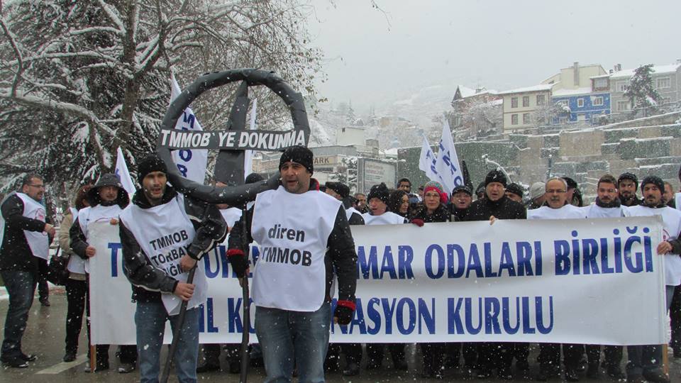 TMMOB BURSA İKK OLARAK BURSA ÇEVRE VE ŞEHİRCİLİK İL MÜDÜRLÜĞÜ`NE SİYAH ÇELENK BIRAKTIK