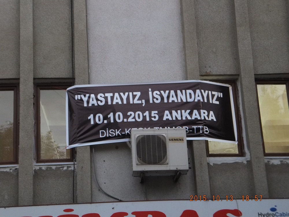 ANKARA KATLİAMINI PANKARTLARLA PROTESTO ETTİK
