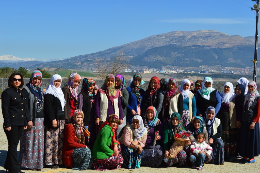 DÜNYA KADINLAR GÜNÜNÜ KADIN ÇİFTÇİLERLE KUTLADIK