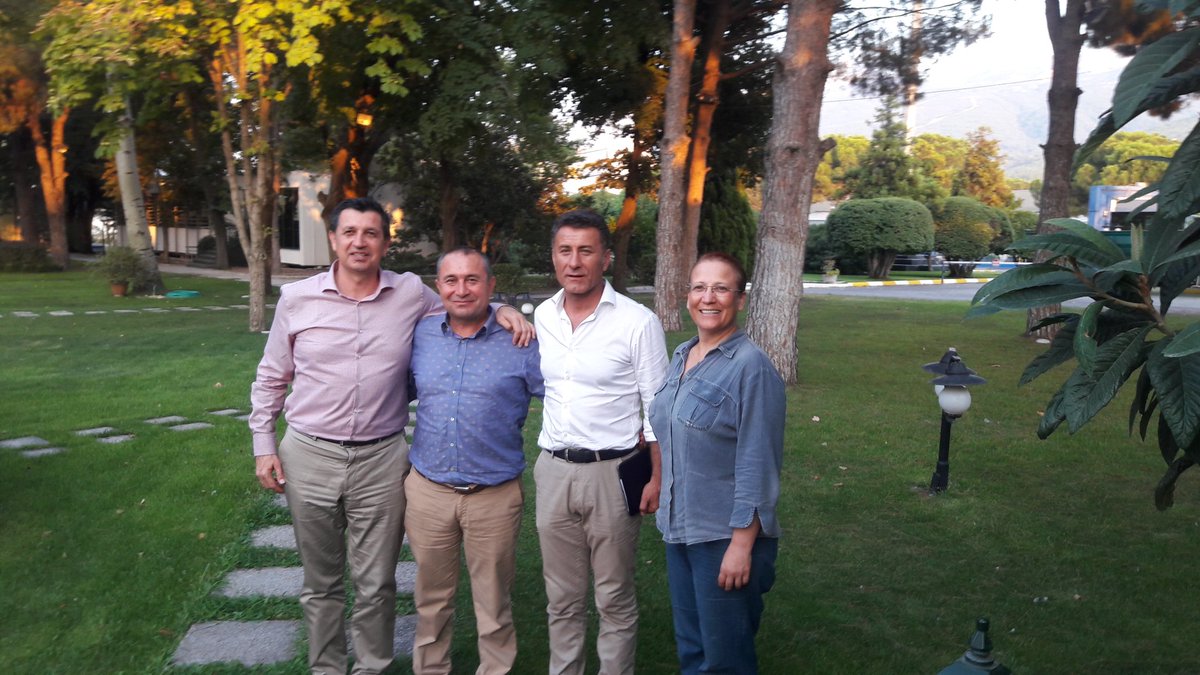 MESLEKTAŞ VEKİLLER`DEN MANİSA ÜZÜMÜNE DESTEK