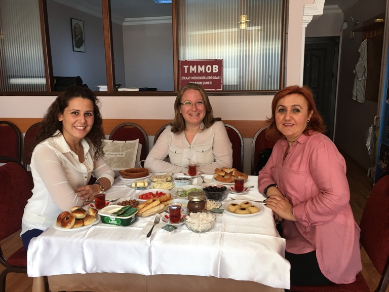 KADIN ÜYELERİMİZ İLE KAHVALTI ETKİNLİĞİ