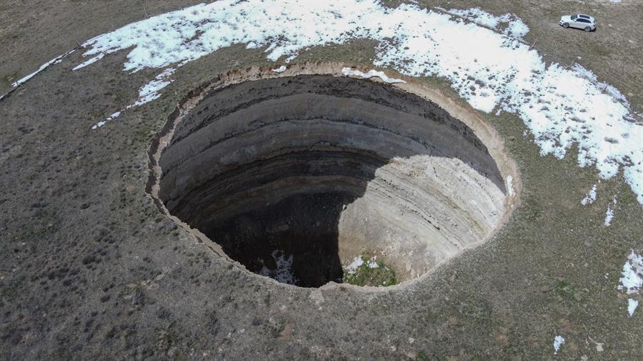HÜRRİYET DAILY NEWS: SİNKHOLES FİLL TURKEY'S BREADBASKET İN DROUGHT- 23 NİSAN 2021