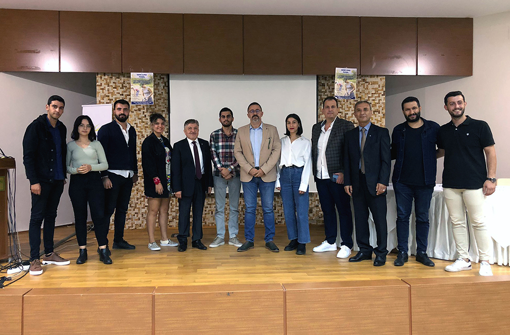 "GENÇ ZİRAAT MÜHENDİSLERİ ÇALIŞMA ALANLARINI TANIYOR"
