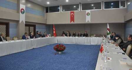 TÜRKİYE`YE ÖRNEK OLSUN !ESKİŞEHİR BAROSU AYRIMCILIKLA MÜCADELE KOMİSYONU TARAFINDAN HAYATA GEÇİRİLEN AYRIMCI DİLİ TER ET' PROJESİ KAPSAMINDA ESKİŞEHİR'DEKİ AKADEMİK ODALARIN BAŞKAN VE TEMSİLCİLERİYLE TAAHHÜT METNİ İMZALANDI.