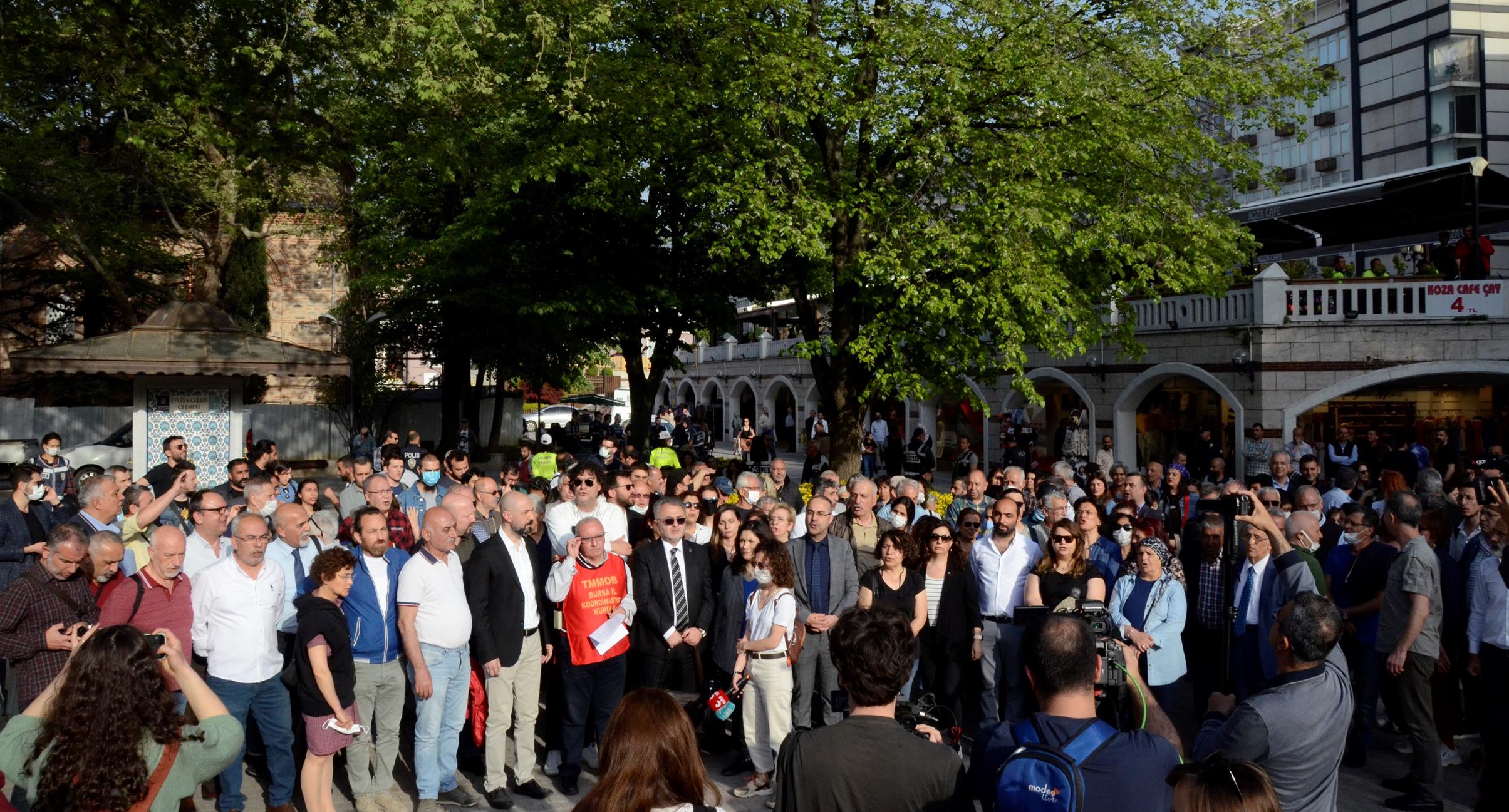 "BU BÖYLE GİTMEZ! KARANLIK GİDER GEZİ KALIR" 