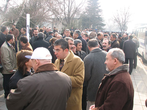 TBMM DİKMEN KAPISINDA ANAYASA DEĞİŞİKLİĞİNE KARŞI AÇIKLAMA