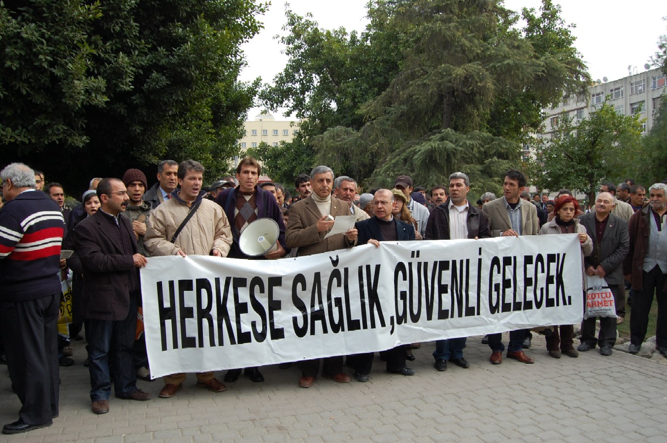 HERKESE SAĞLIK GÜVENLİ GELECEK HAKKI İÇİN YÜRÜYORUZ!