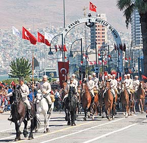 9 EYLÜL İZMİRİN KURULUŞ GÜNÜ TÖRENLERİNE KATILDIK