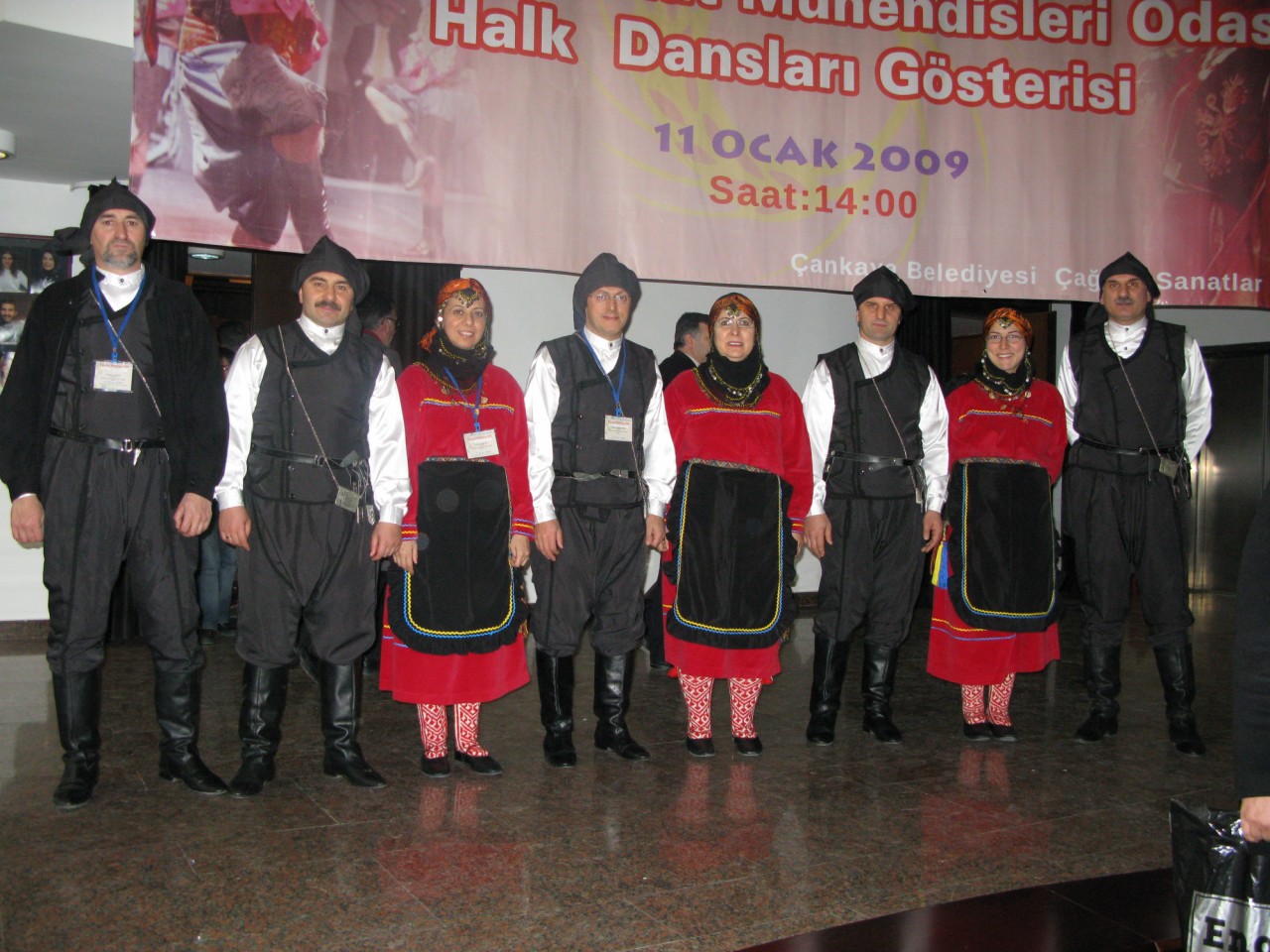 HALK DANSLARI GÖSTERİSİ