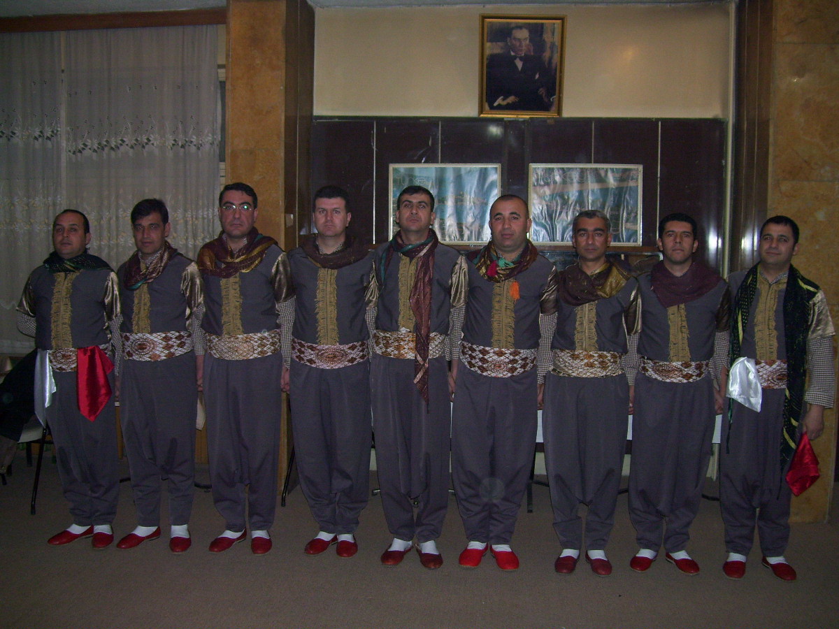 HALK DANSLARI GÖSTERİLERİNE KATILDIK
