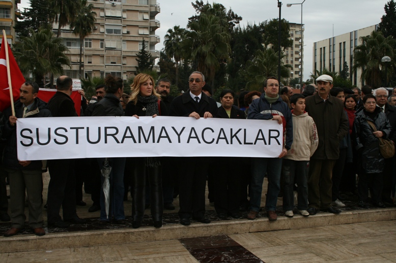 UĞUR MUMCU ÖLDÜRÜLÜŞÜNÜN 16. YILINDA ANILDI 