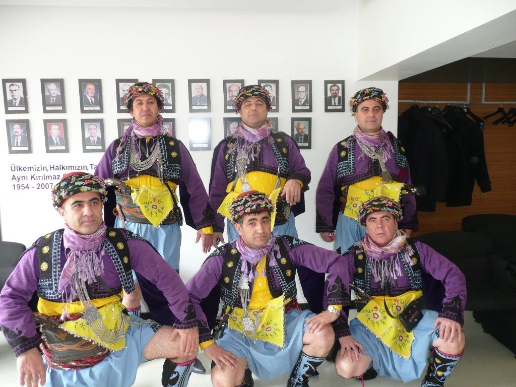 ODAMIZ HALK OYUNLARI GÖSTERİSİNE İZMİR ZEYBEK EKİBİYLE KATILDIK
