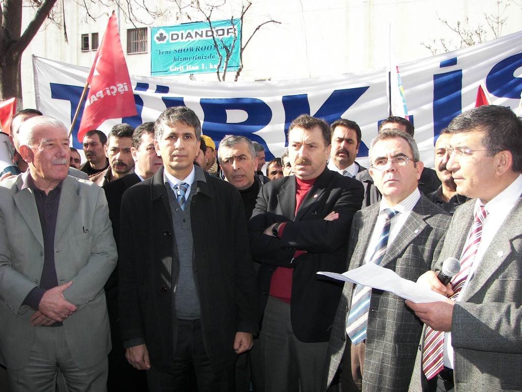 TEKEL İŞÇİLERİNE DESTEK BASIN AÇIKLAMASINA KATILDIK 