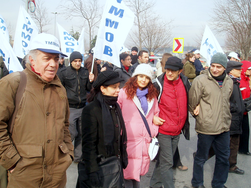 TEKEL İŞÇİLERİNE DESTEK YÜRÜYÜŞÜ