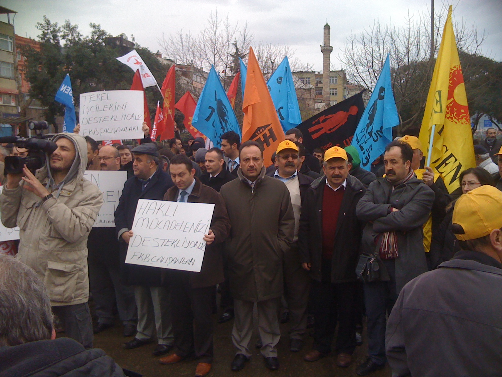 GİRESUN'DA TEKEL İŞÇİLERİNE DESTEK