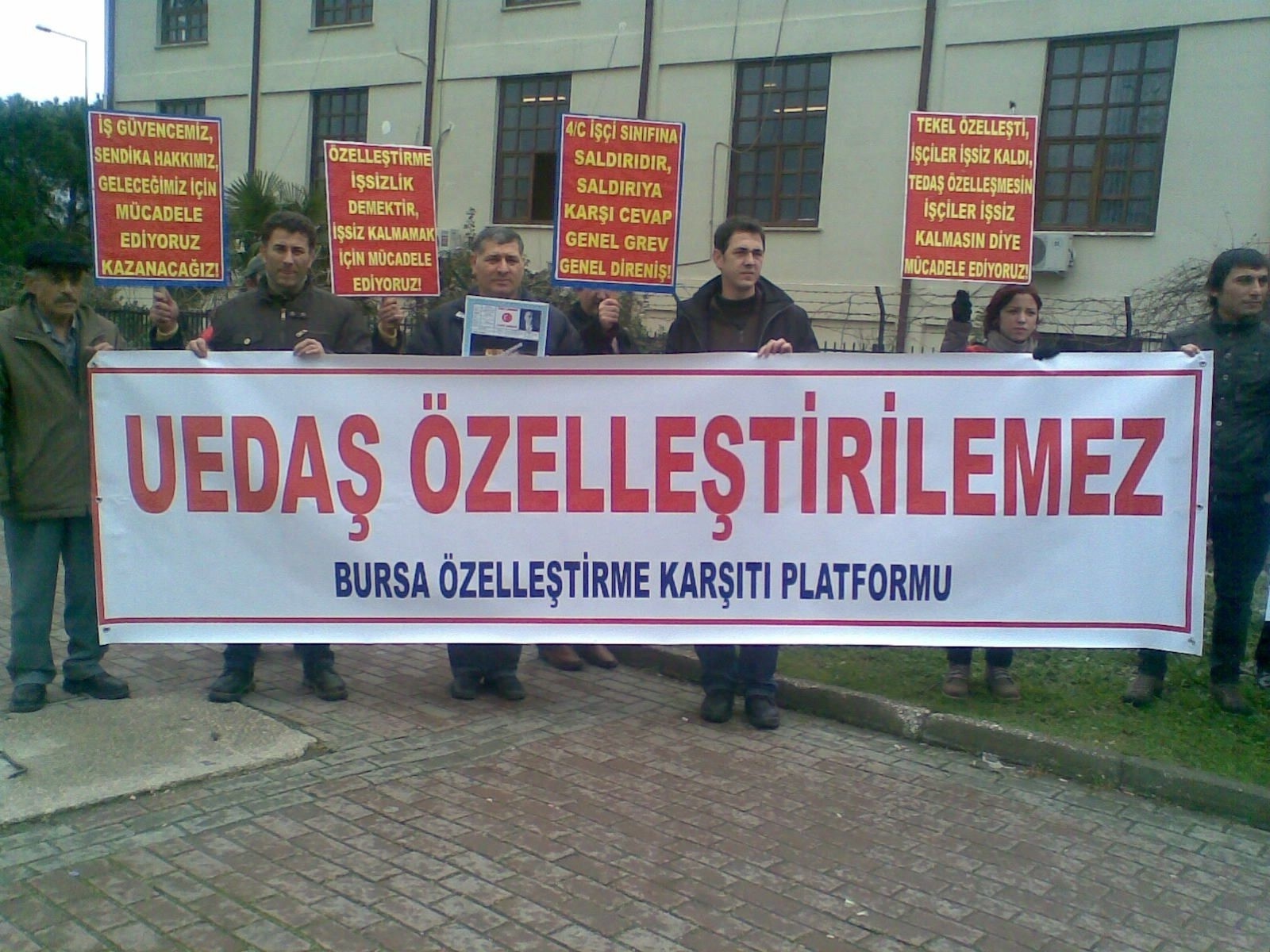 ULUDAĞ ELEKTRİK DAĞITIM A.Ş ‘NİN (UEDAŞ) ÖZELLEŞTİRİLMESİ İLE İLGİLİ BASIN AÇIKLAMASI YAPILDI.
