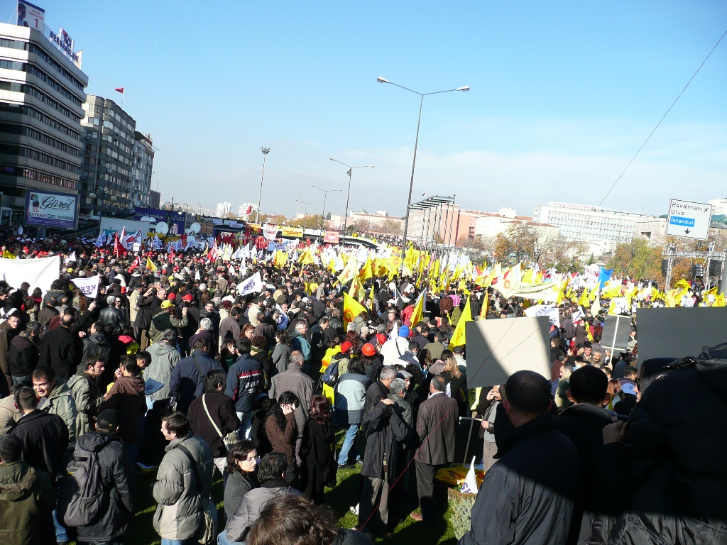 KESK VE DİSK TARAFINDAN DÜZENLENEN KRİZE ZAMLARA AKP POLİTİKALARINA KARŞI EMEK BARIŞ VE DEMOKRASİ MİTİNGİNE KATILDIK