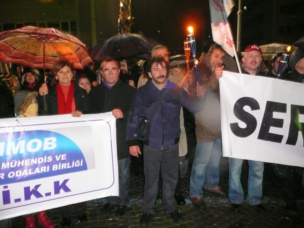 2009 BÜTÇESİNE KARŞI MEŞALELİ YÜRÜYÜŞ VE BASIN AÇIKLAMASINA KATILDIK 

