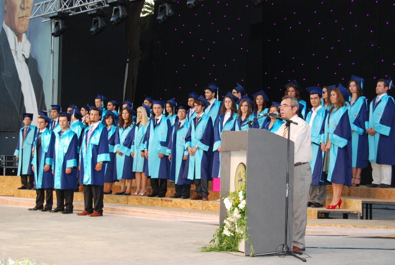 DEÜ MÜHENDİSLİK FAKÜLTESİ MEZUNİYET TÖRENİNE KATILDIK