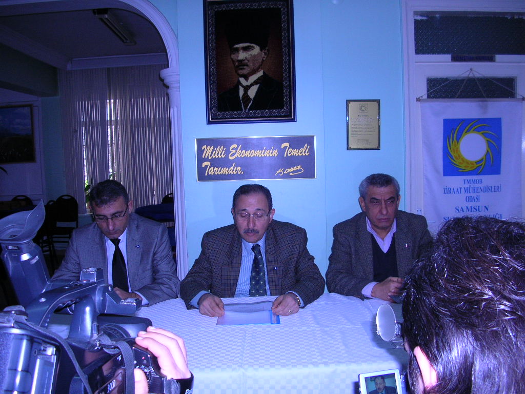 TEKEL İŞÇİLERİNİN ONURLU DİRENİŞİNİ SELAMLIYORUZ