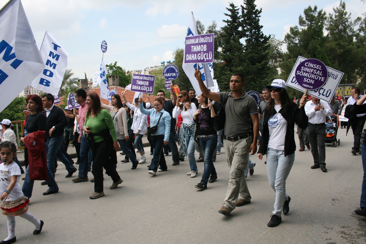 ADANA’DA 1 MAYIS COŞKUYLA KUTLANDI