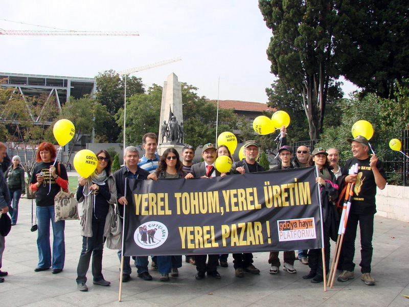 İKLİM ADALETİ İÇİN GIDA VE TOHUM TEKELLERİNİ PROTESTO ETTİK